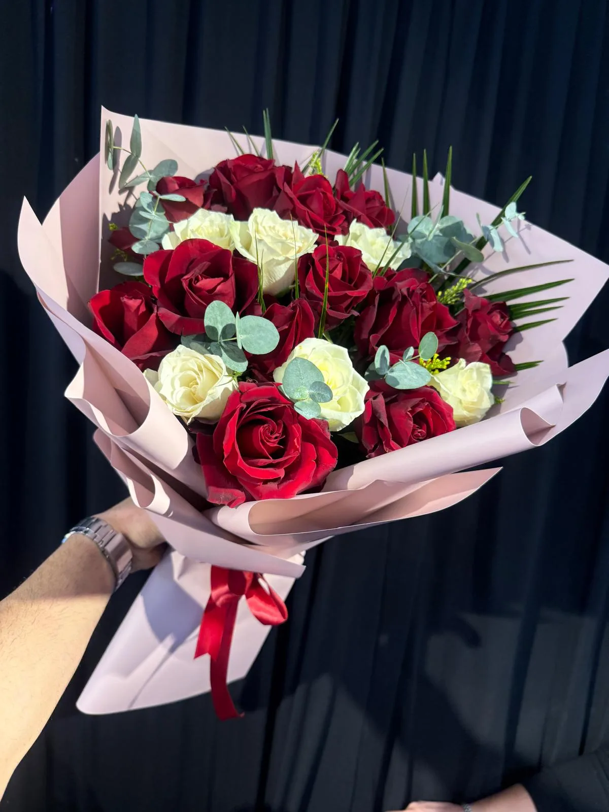 gül buketi, kırmızı beyaz gül, butik çiçekçim
