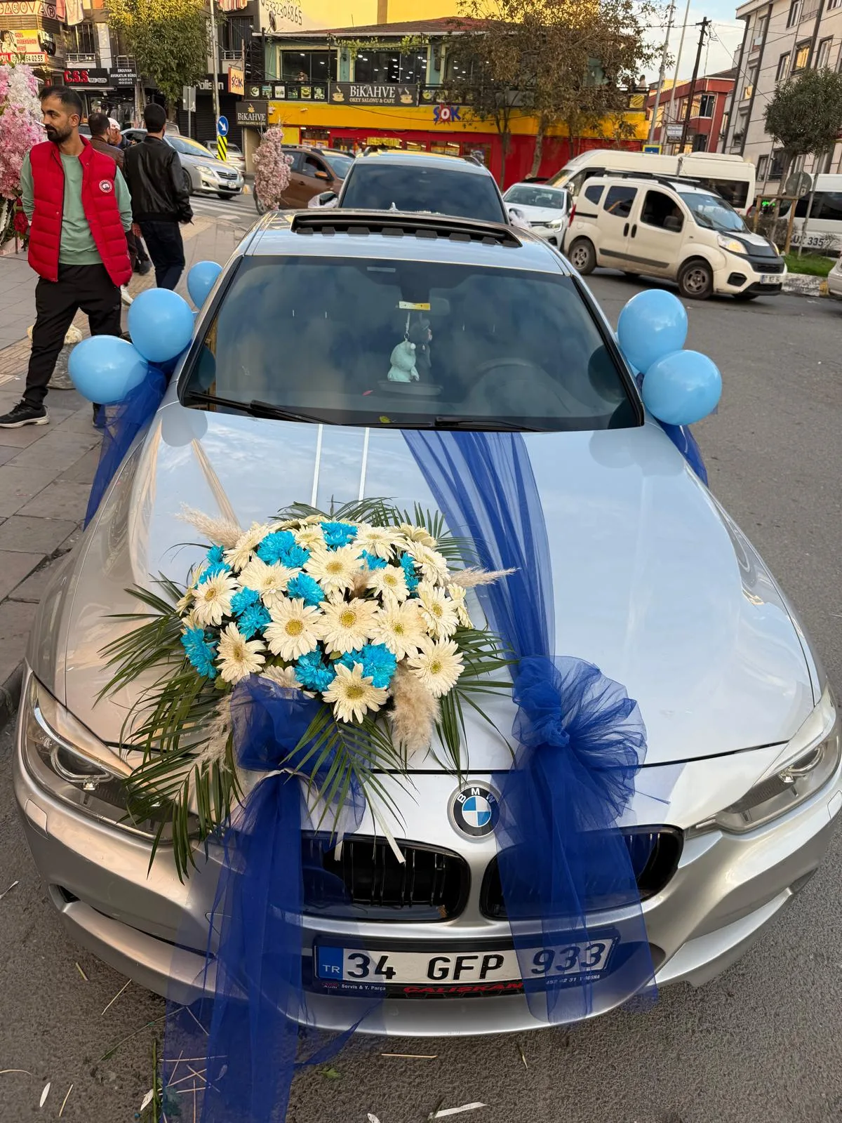 gelin arabası süsleme, mavi düşler süsleme, düğün arabası çiçek