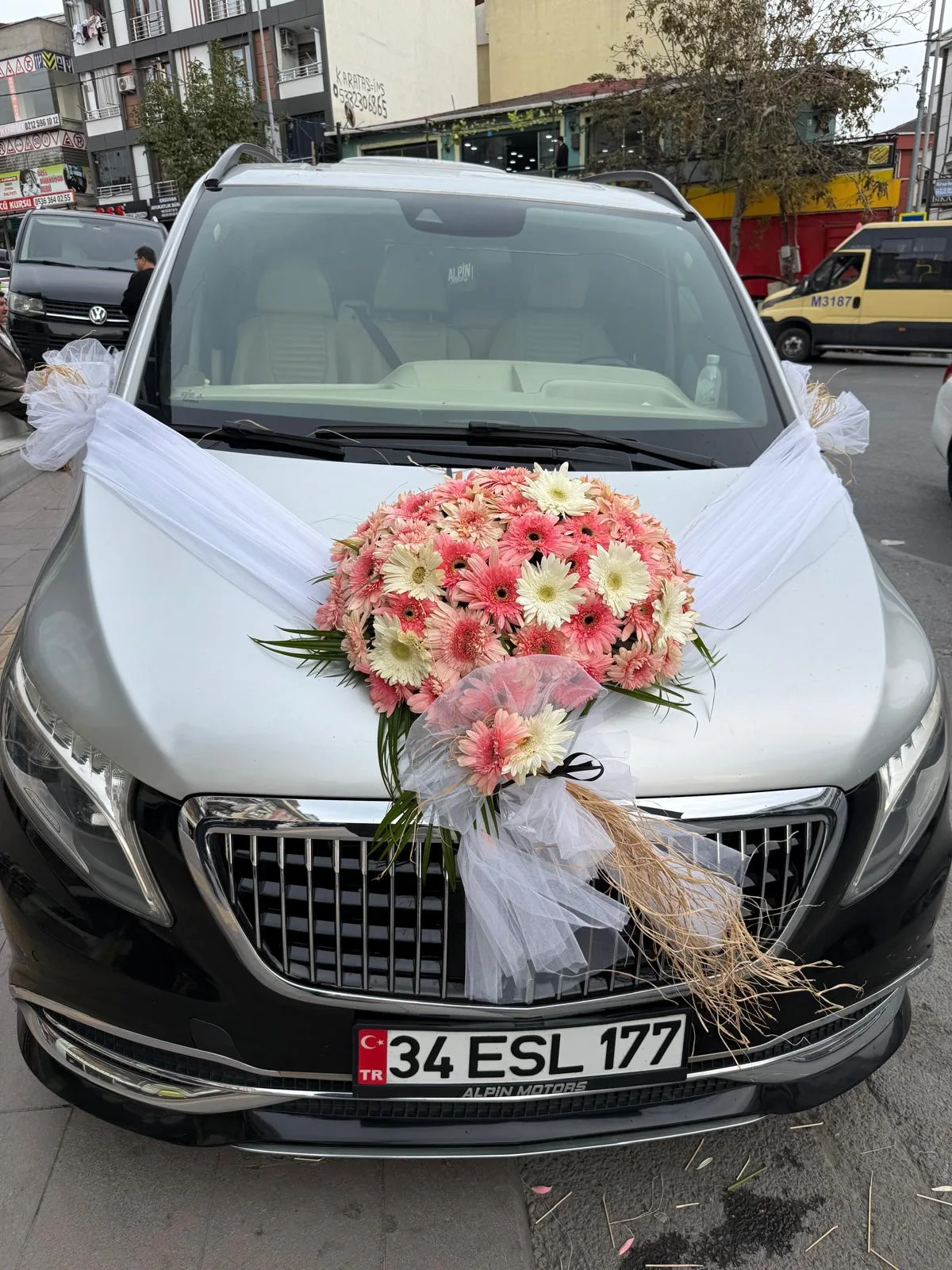 gelin arabası süsleme, pembe gelin arabası çiçeği, pudra romantizm süsleme